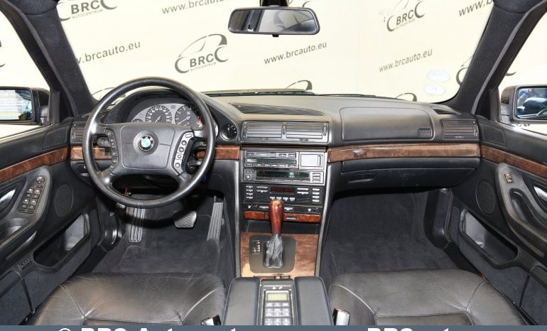 BMW 750 iL V12 Automatas 1998 full