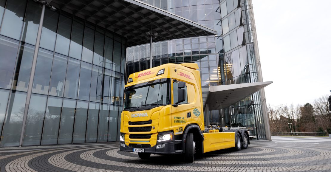 „Scania“ ir DHL išbandys elektrinį sunkvežimį su degalais varomu įkrovikliu