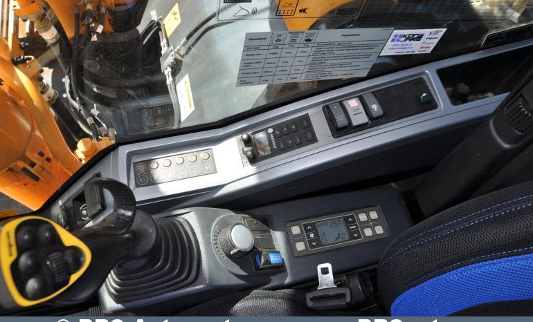 Hyundai R300LC-9A L/R Long Reach 2015 full