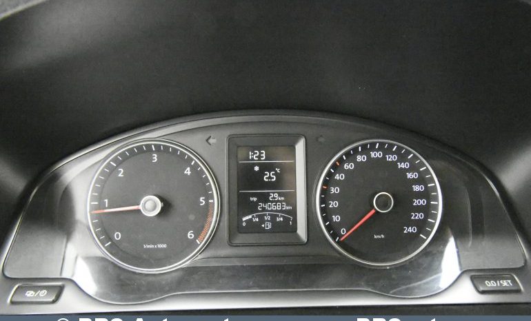 Volkswagen Caravelle 2.0 TDI CR 2015 full
