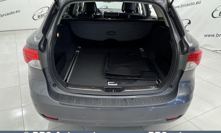 Toyota Avensis Combi 2.2 D-4D Executive Automatas 2015 full