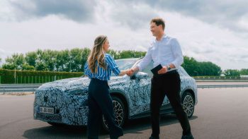 Mercedes-Benz CEO Ola Källenius testet den neuen elektrischen GLC mit fünf ChallengesMercedes-Benz CEO Ola Källenius tests the all-new electric GLC, with five challenges